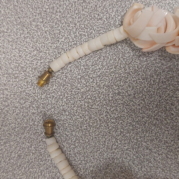 Hawaiian Style Pale Pink Shell Necklace and Matching Earrings - Picture 11 of 16